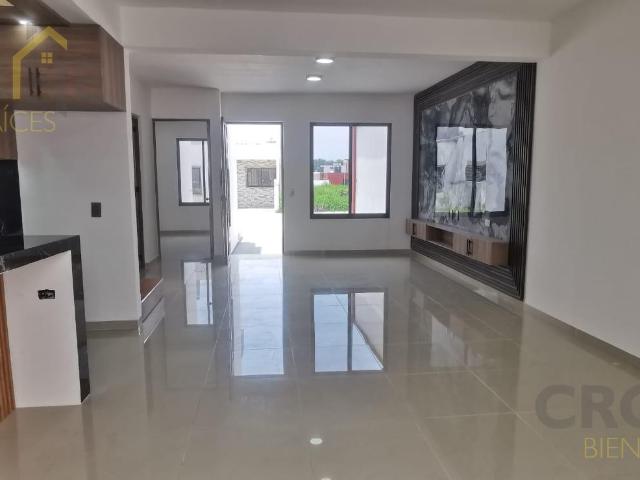 CASA EN VENTA EN COATEPEC VERACRUZ DENTRO DE FRACCIONAMIENTO PRIVADO JUNTO A LA COCA COLA