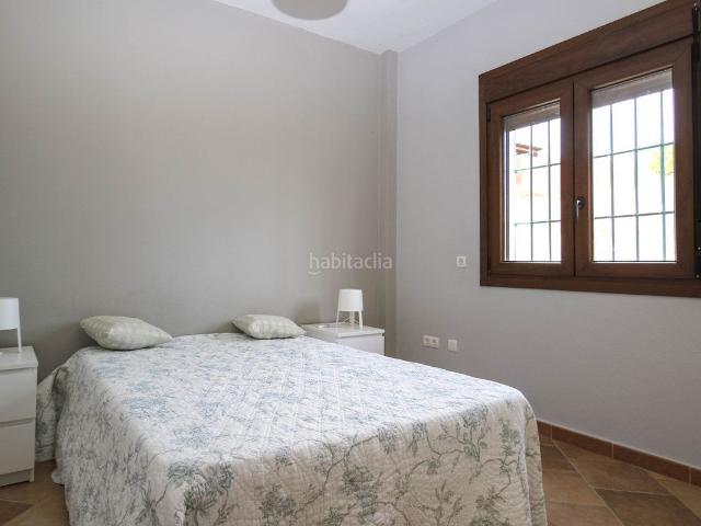 Casa en venta en Coín. Chalet Independiente en Coín con finca productora de AGUACATE. Casas.