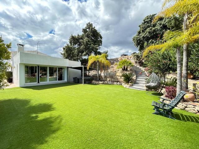 Casa en venta en Coín. GRAN FINCA CON VILLA DE LUJO Y TERRENO EN PRODUCCIÓN EN COÍN. Casas.