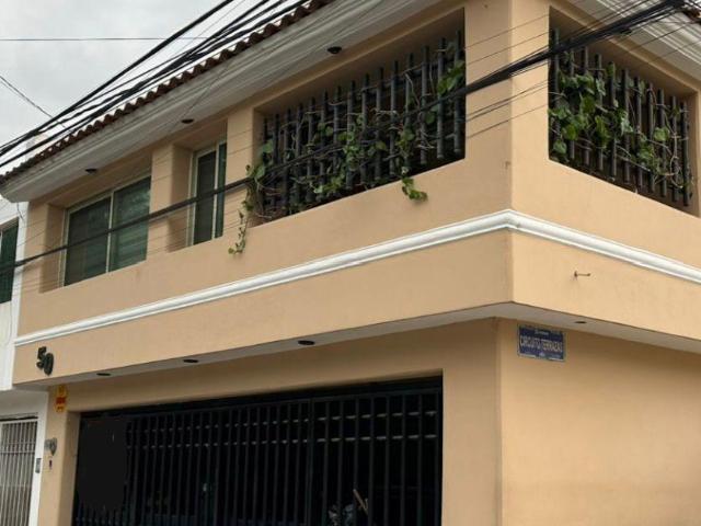 CASA EN VENTA EN COL. TEQUISQUIAPAN