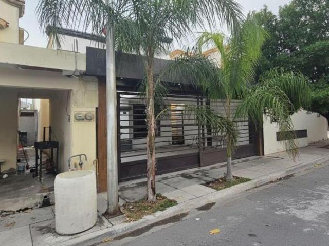 Casa en Venta en Col. Urbivilla del Cedro 2do Sector Zona Cumbres
