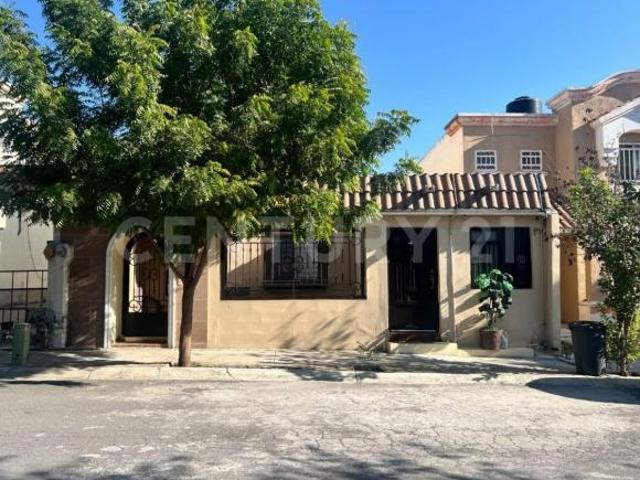 CASA EN VENTA EN COL. URBIVILLA DEL REY EN MONTERREY