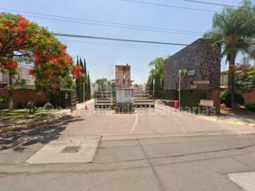 Casa en Venta en Col. Arroyo Seco en San Pedro Tlaquepaque