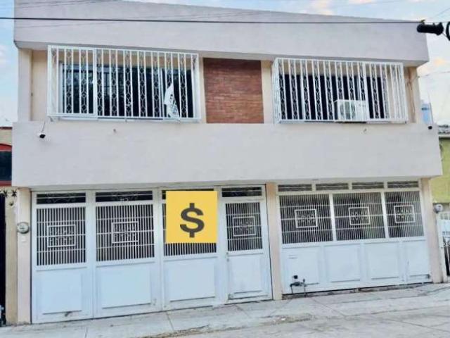 Casa en venta en col Bugambilias 3 recamaras