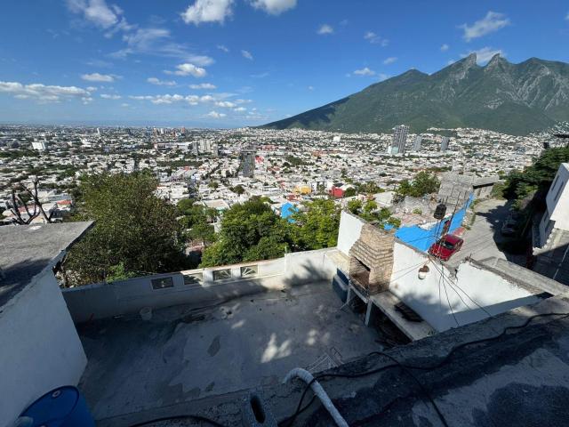 CASA EN VENTA EN COL. BUROCRATAS MUNICIPALES ZONA SUR DE MONTERREY