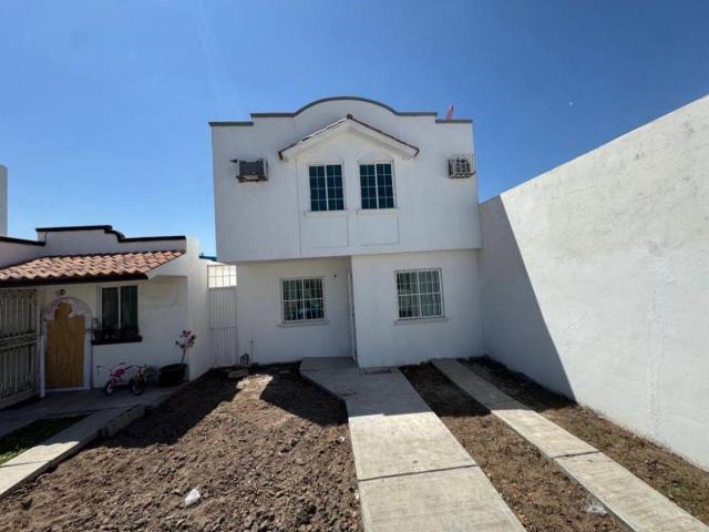 CASA EN VENTA EN COL. CARLOS V LA CONQUISTA