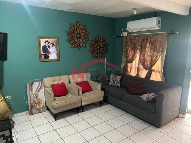 CASA EN VENTA EN COL. COSTA DEL SOL