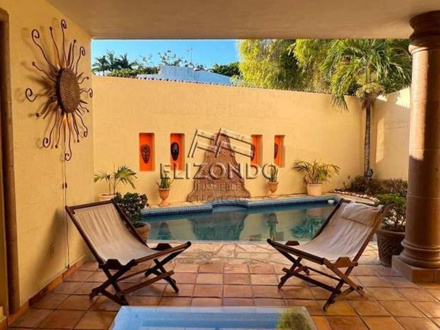 CASA EN VENTA EN COL. EL CHARRO, $8’250,000
