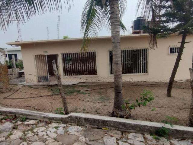 CASA en VENTA en COL. EMILIANO ZAPATA cerca de escuela de veterinaria Casa en Calle Julio cesar garcia caceres #2, Emiliano Zapata, Tuxtla Guti?rrez $820,000 EN VENTA
