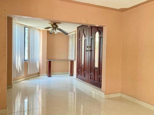 CASA EN VENTA EN COL. GALINDO, CADEREYTA, N.L. EN ESQUINA