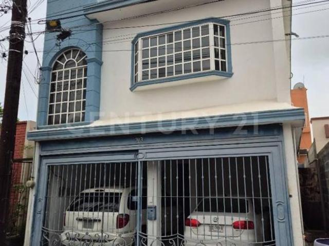 CASA EN VENTA EN COL.JARDINES DE ANAHUAC 3 SEC. SAN NICOLAS DE LOS GARZA, N.L
