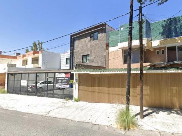 Casa en venta en Col. Jardines del Country Cerca de Av. Avila Camacho y Plan de San Luis