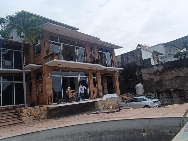 Casa en venta en col. Loma Bonita