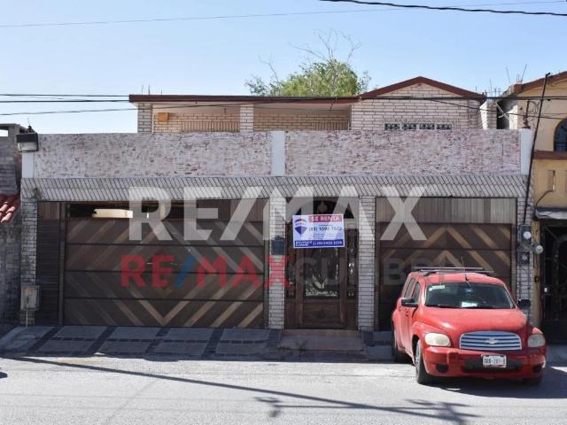 CASA EN VENTA EN COL. LONGORIA