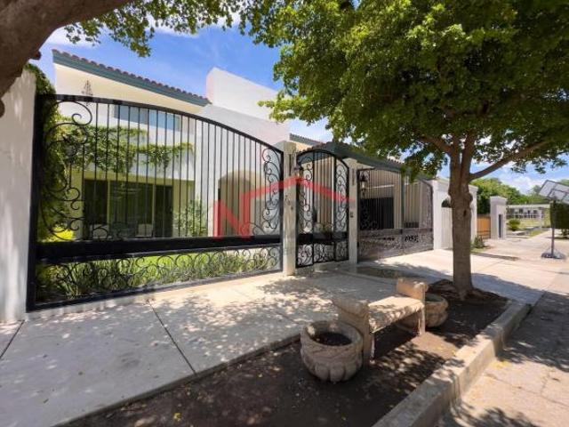 CASA EN VENTA EN COL. PITIC
