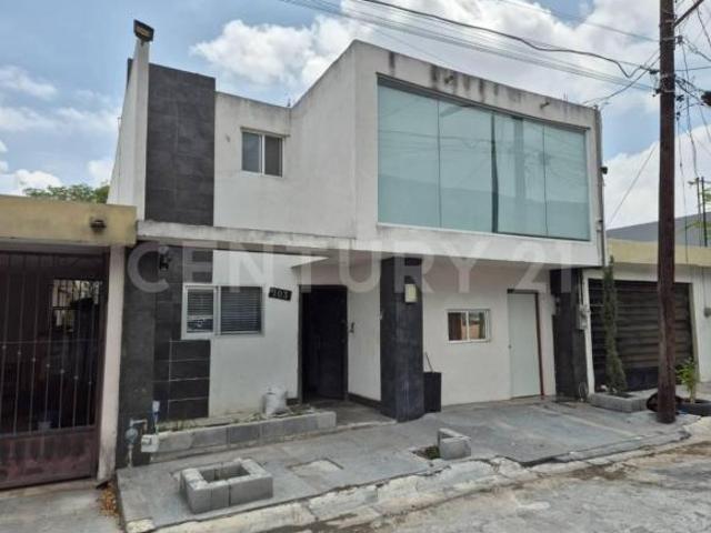 CASA EN VENTA EN COL. PROVILEON EN ESCOBEDO