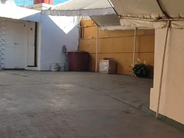 Casa en Venta en Col. Santa María, Oaxaca de Juárez con Amplios Espacios y Gran Jardín