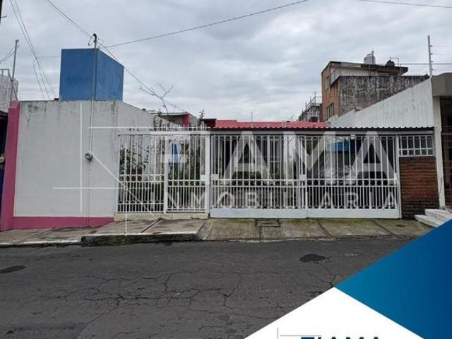 CASA EN VENTA EN COL. SAN JUAN, TEPIC, NAYARIT