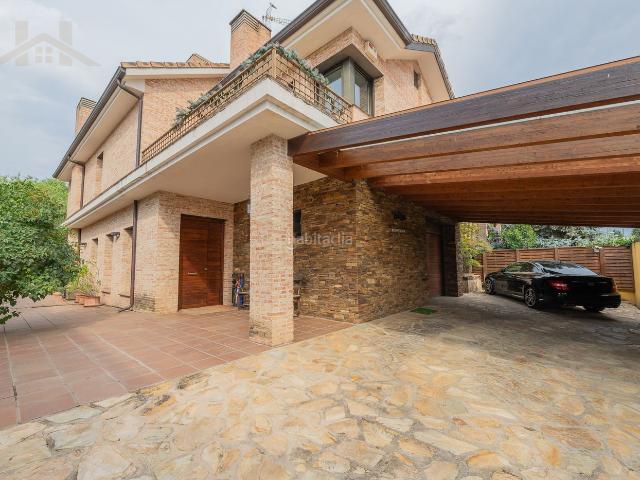 Casa en venta en Colmenar Viejo, Fuente Santa. VENTA EN EXCLUSIVA CON HOGARES COLMENAR VIEJO. Casas Colmenar.