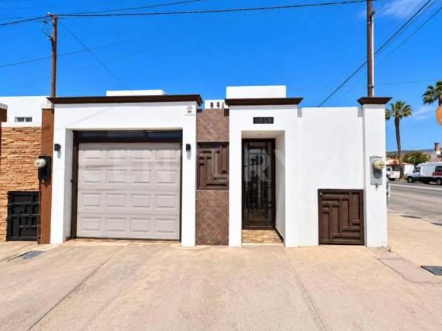 ¡CASA EN VENTA EN COLONIA BUSTAMANTE, ENSENADA!