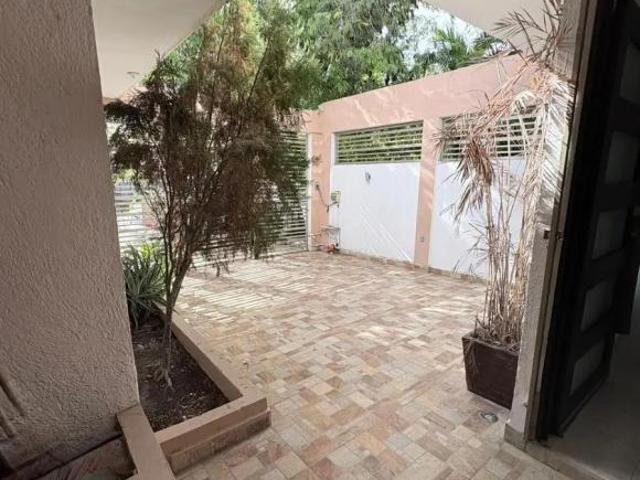CASA EN VENTA EN Colonia Izamal – AV. 143, CANCÚN CON 2 LOCALES COMERCIALES