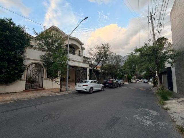 Casa en Venta en Colonia Las Torres, Monterrey, Nuevo León | 3 Recámaras, Equipada y Recámara Opcion