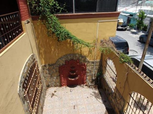 CASA EN VENTA EN COLONIA MOISES SAENZ APODACA,NL