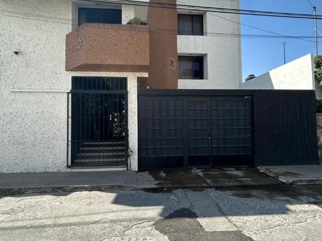Casa en venta en Colonia Panorama, León – Amplia y bien ubicada