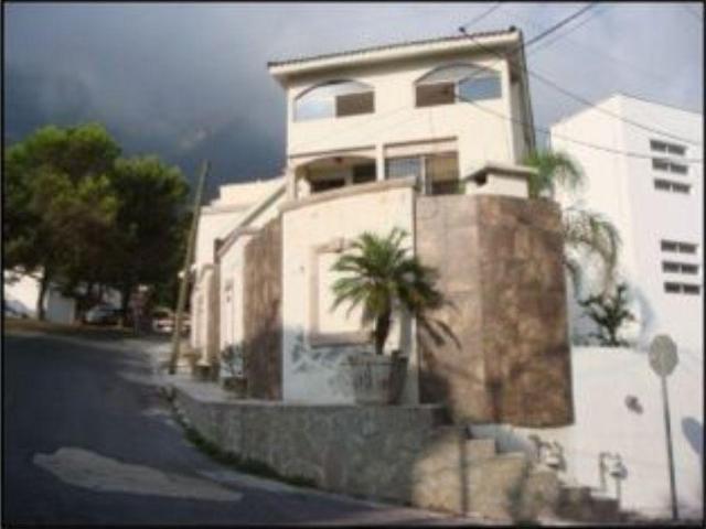 Casa en venta en Colonial de la Sierra en San Pedro, Garza Garcia, N.L