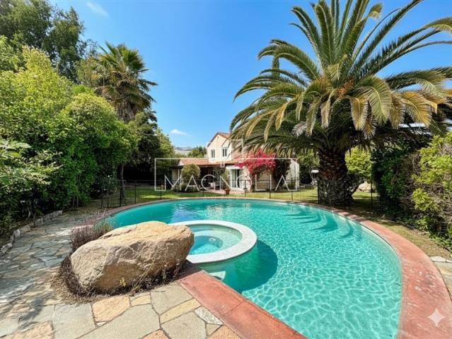 Casa en Venta en PRECIOSA CASA EN VENTA NO PERIMETRAL CERCANA A COLEGIO SAN JOSÉ DE CHICUREO