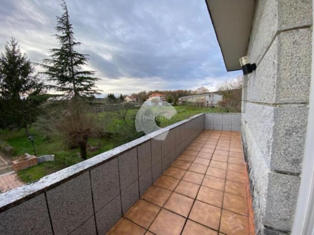 Casa en venta en Coles. Vivienda Unifamiliar Independiente en Vilarchao, ayuntamiento de Coles. A solo 10 minutos de Orense y a 800m de centro salud, farm. Casas.