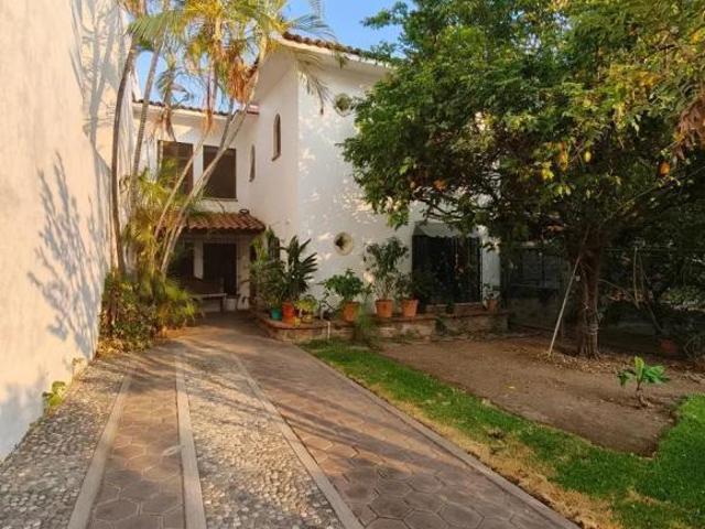 Casa en Venta en Colima Centro: Espacios Amplios y Excelente Ubicación