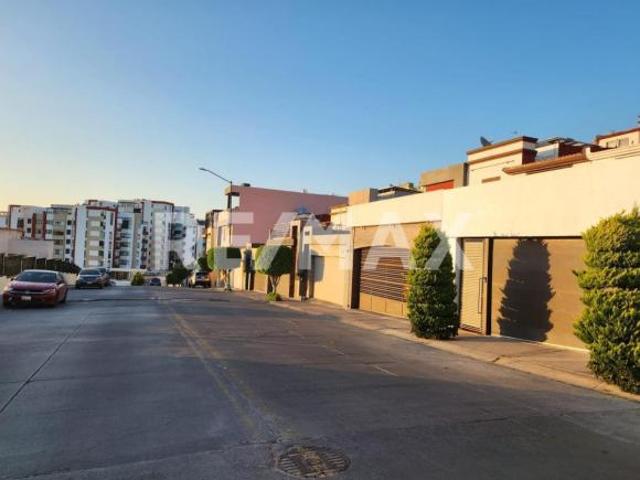 CASA EN VENTA EN COLINAS DE CHAPULTEPEC, TIJUANA