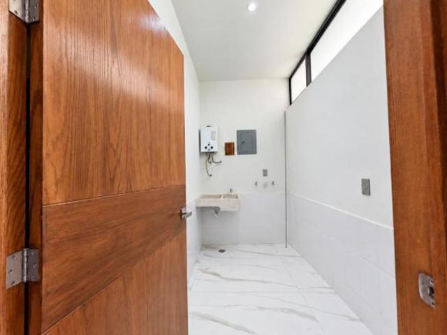 CASA EN VENTA EN COLINAS DE LOS ROBLES