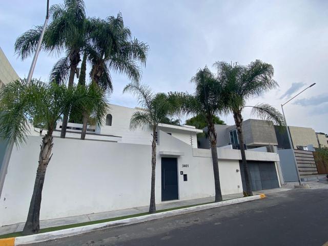 CASA EN VENTA EN COLINAS DE SAN JAVIER