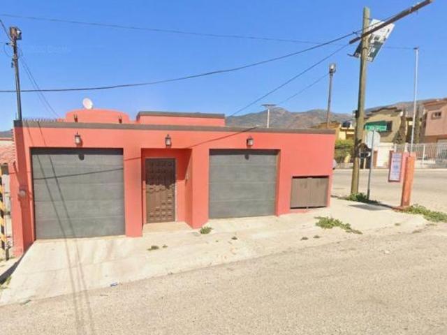 Casa en Venta en Colinas del Magisterio, Ensenada, Baja California. CLL