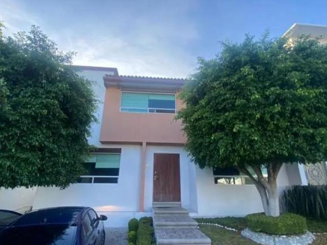 CASA EN VENTA EN COLINAS DEL BOSQUE 3RA SECCION, CORREGIDORA, 5 HABITACIONES