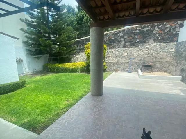 Casa en venta en Colinas del Bosque III, Corregidora | 4 recámaras y amplio jardín
