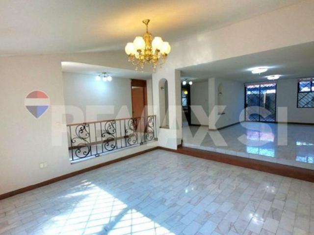 CASA EN VENTA EN COLINAS DEL CIMATARIO