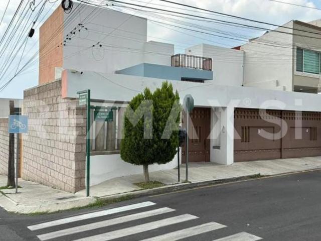 Casa en Venta en Colinas del Cimatario