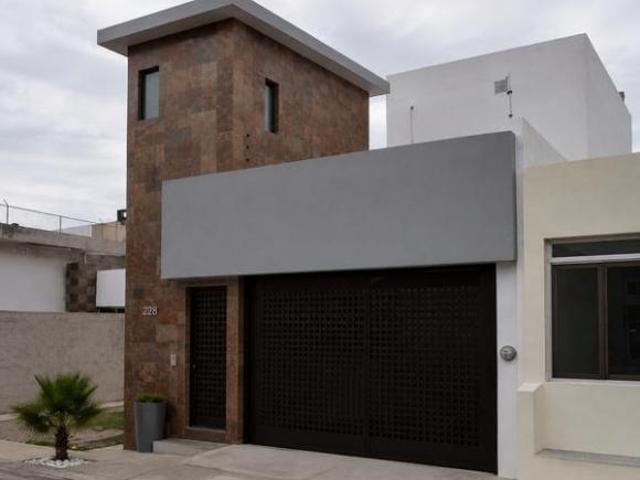 CASA EN VENTA EN COLINAS DEL PADRE ZACATECAS