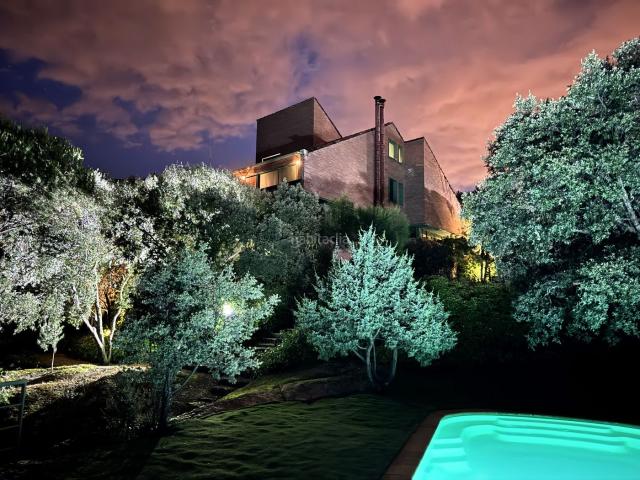 Casa en venta en Collado Villalba, Fontenebro Altavista. Lujo, privacidad y vistas incomparables en Dominio de Fontenebro. Casas Collado.