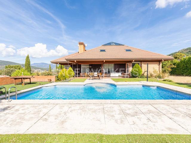 Casa en venta en Collado Villalba, Fontenebro Altavista. Un refugio de diseño y confort con vistas privilegiadas en Dominio de Fontenebro. Casas Collado.