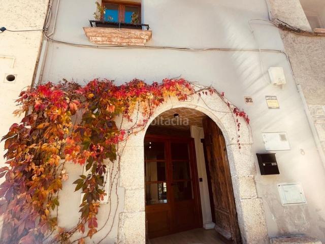 Casa en venta en Collbató. Encantadora casa rústica con elegancia moderna en el corazón de Collbató. Casas.