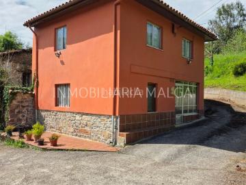 Casa en venta en Colunga. CONJUNTO COMPUESTO POR VIVIENDA, LLAGAR TÍPICO ASTURIANO Y ESTABLO EN COLLEDO. Casas.