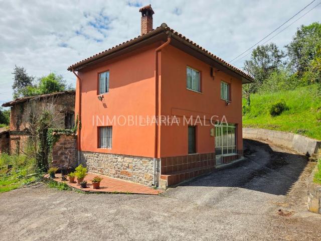 Casa en venta en Colunga. CONJUNTO COMPUESTO POR VIVIENDA, LLAGAR TÍPICO ASTURIANO Y ESTABLO EN COLLEDO. Casas.