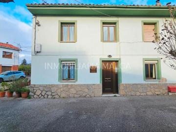Casa en venta en Colunga. CONJUNTO DE PROPIEDADES EN VENTA EN EL PUEBLO DE LUCES. Casas.