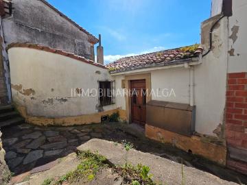 Casa en venta en Colunga. CASA TRADICIONAL PARA REFORMAR EN PLENO CENTRO DE LASTRES. Casas.
