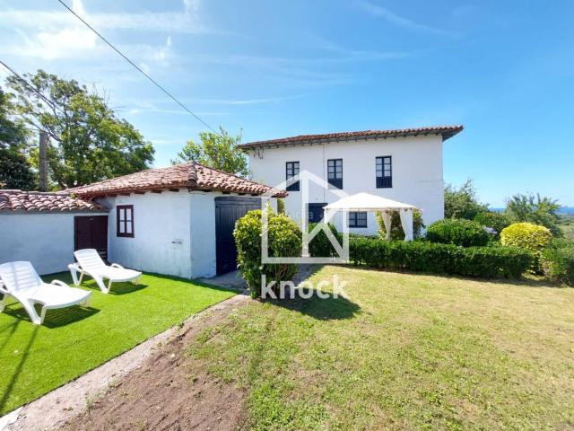 Casa en venta en Colunga. CASA DE TRES PLANTAS CON VISTAS AL MAR Y A LA MONTAÑA. Casas.
