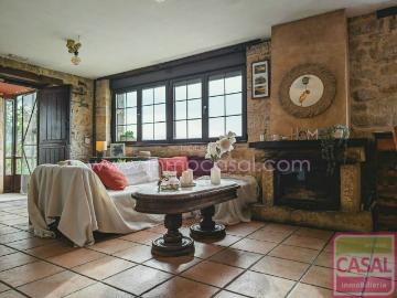 Casa en venta en Colunga. En Luces, Colunga, casa rústica con finca en el entorno costero de Lastres. 258 m con 10 habitaciones y 5 baños, vivienda anexa, p. Casas.